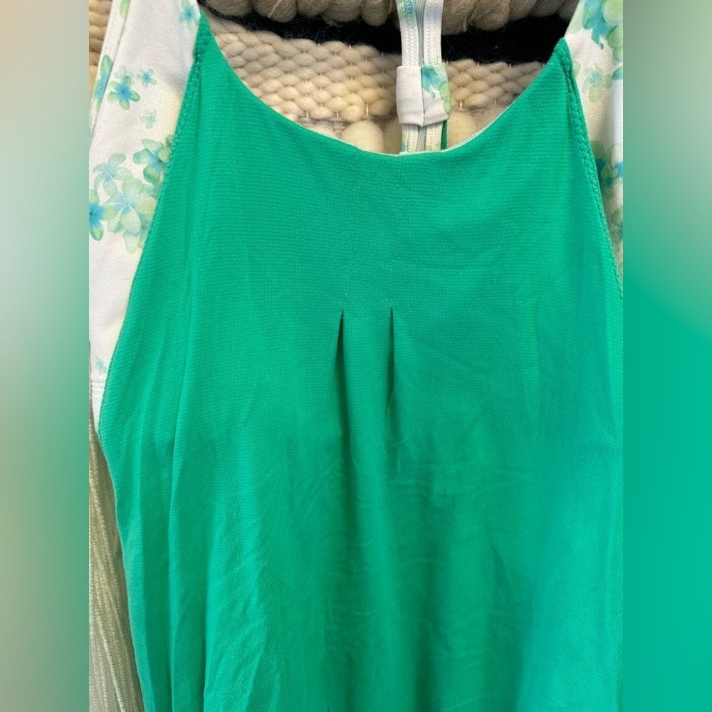 Lululemon Tank Attached Bra Womens Size 0 Flowy Overtop Green White Floral Bra - Picture 4 of 8